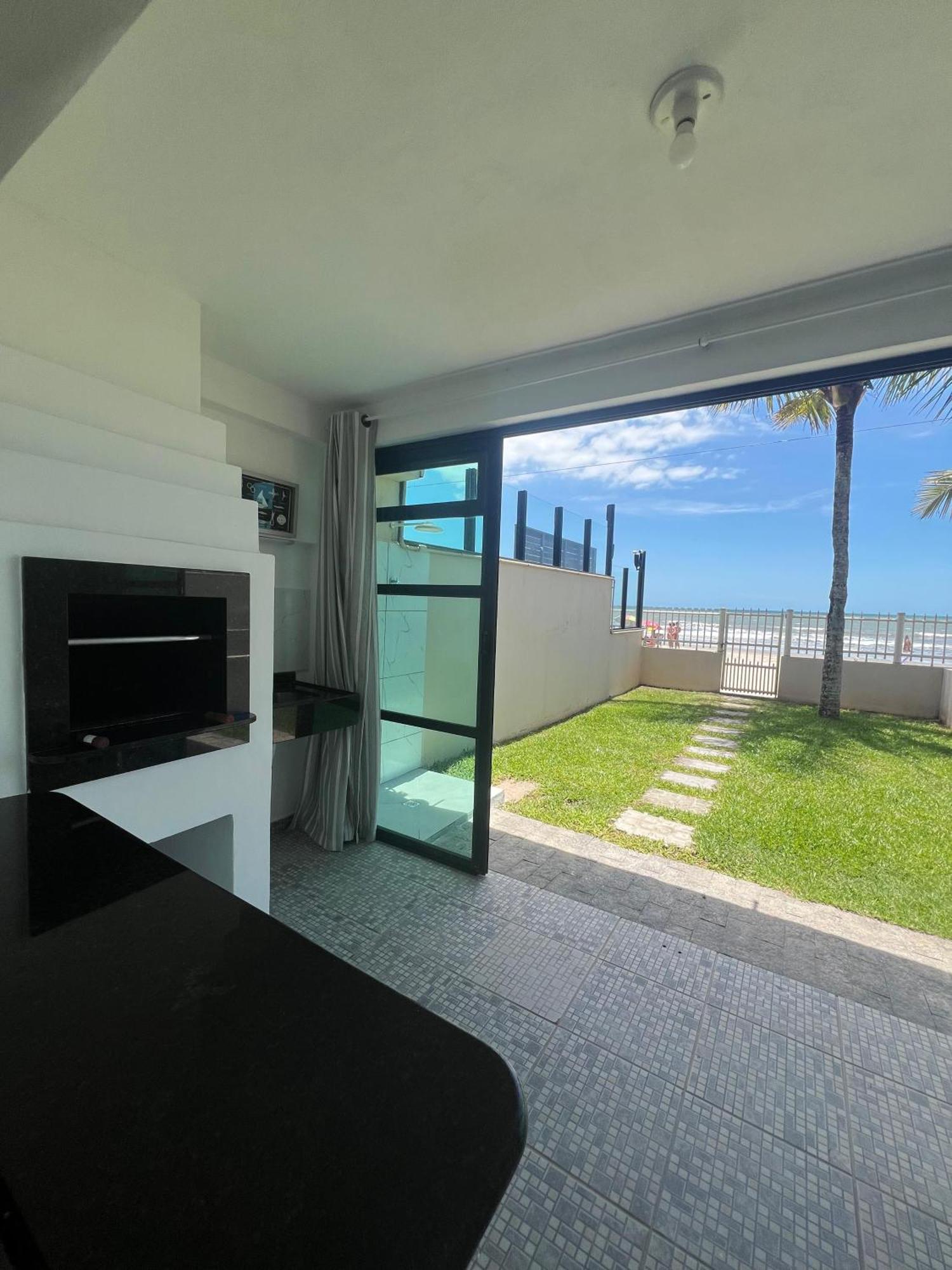 Casa Na Frente Mar 01 *